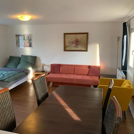 Easy Travel: Central Apartment In Krefeld Buitenkant foto