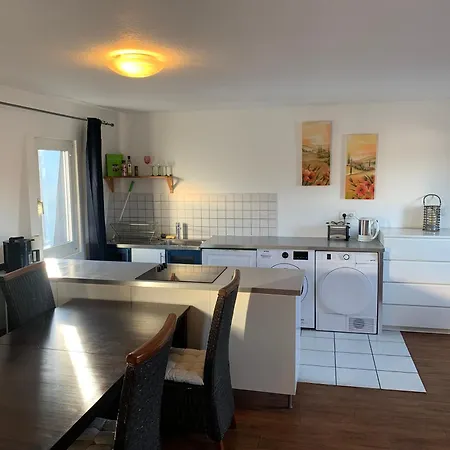 Easy Travel: Central Apartment In Krefeld Buitenkant foto