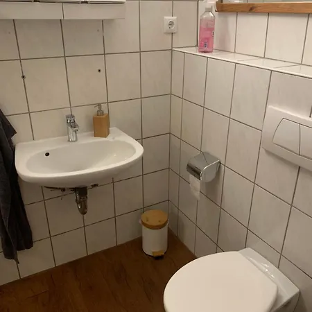 Easy Travel: Central Apartment In Krefeld Buitenkant foto
