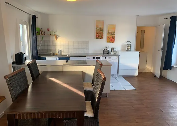 Easy Travel: Central Apartment In Krefeld