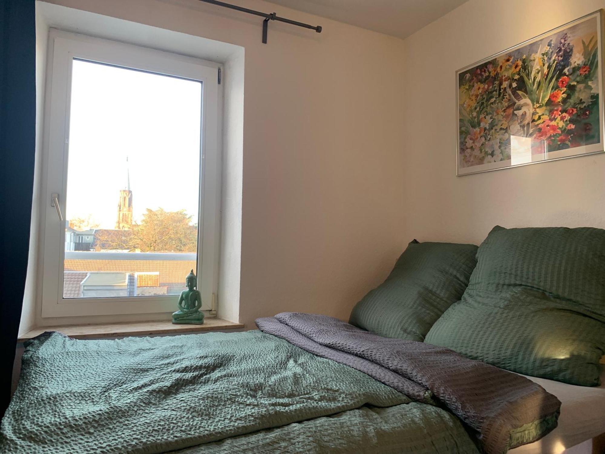 Easy Travel: In Apartment *